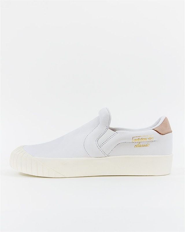 Adidas original everyn slip on sneakers in white store