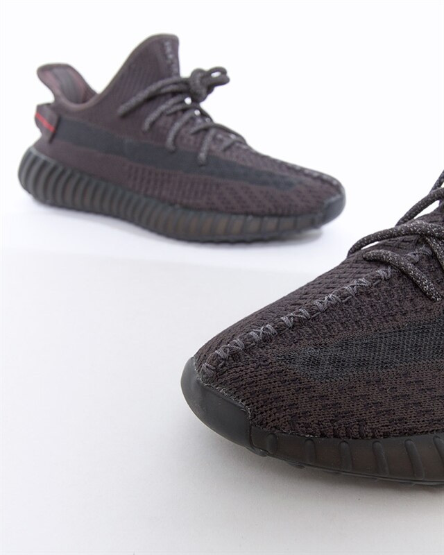 adidas Yeezy Boost 350 V2 | FU9006 | Svart | Sneakers | Skor | Footish