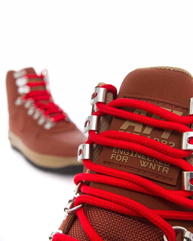 nike duck boots red
