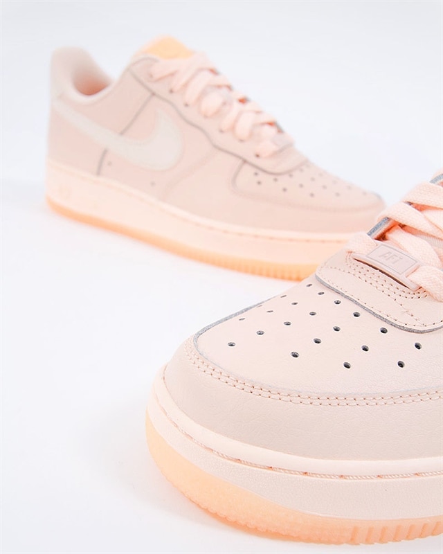 Nike Women's WMNS Air Force 1 07 ESS, Crimson TintCrimson Nike Women's WMNS Air Force 1 07 ESS, Crimson TintCrimson