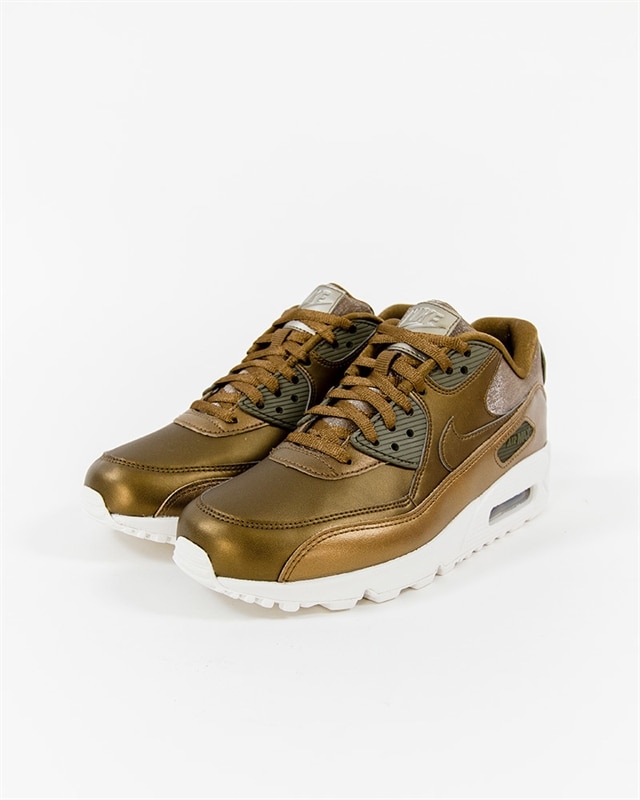 The Nike Air Max 90 PRM Gets Fall Ready With a The Nike Air Max 90 PRM Gets Fall Ready With a