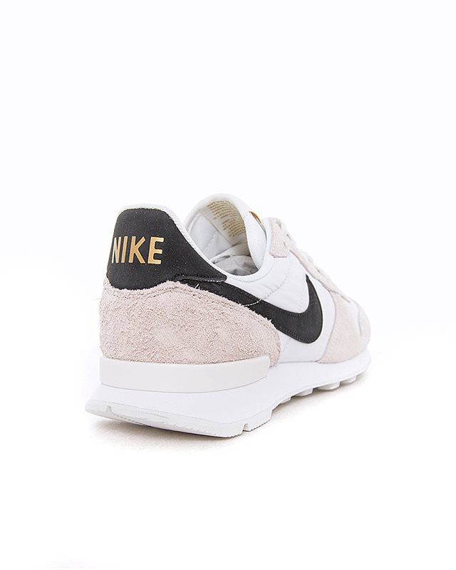 828407 nike on sale