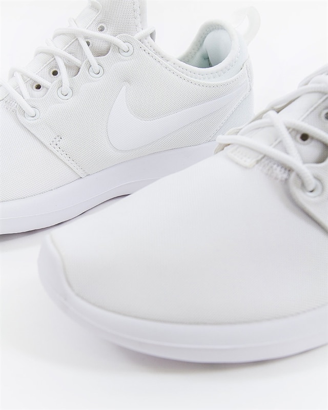 All white roshes womens 2025