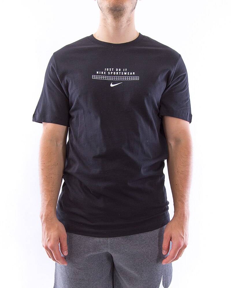 nike short sleeve shirt